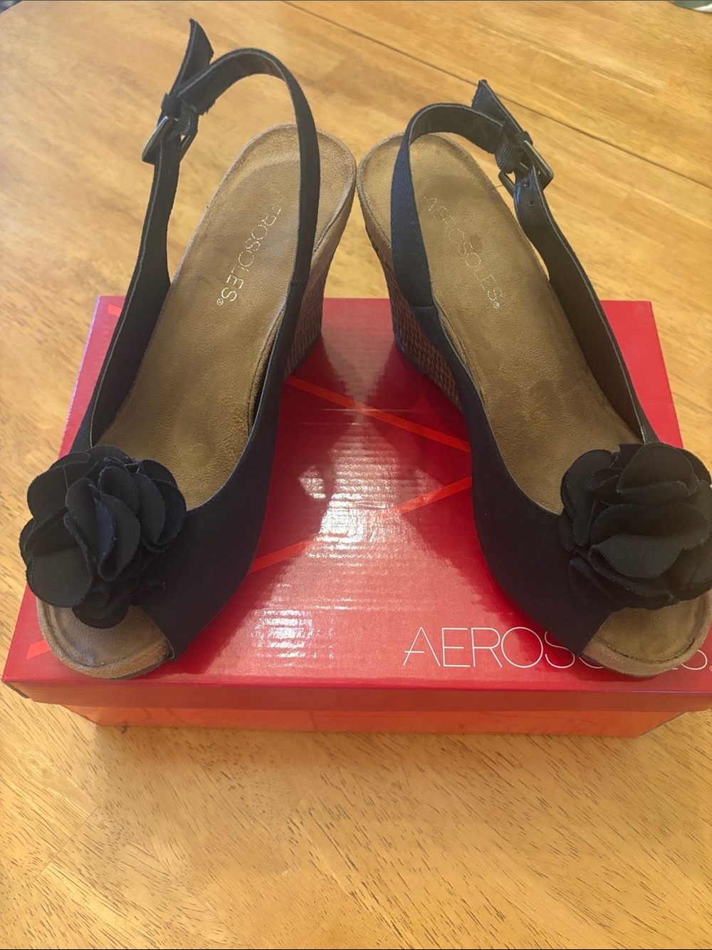 AEROSOLES Black Floral Peep-Toe Wedge Slingback Sandals - Picture 2 of 9